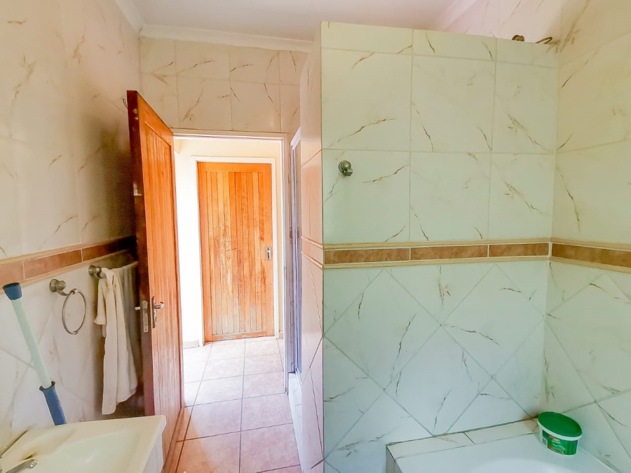 7 Bedroom Property for Sale in Parklands Western Cape